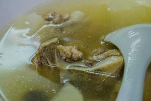 溪黄草泥鳅汤