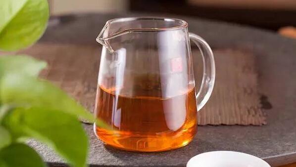 嫩茶叶与粗老茶的功效区别