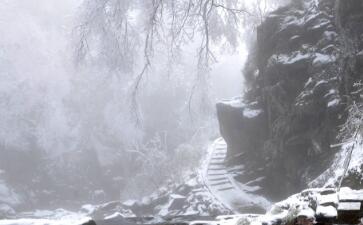 读柳宗元《江雪》千山鸟飞绝，万径人踪灭有感：夸张，让感染力倍增