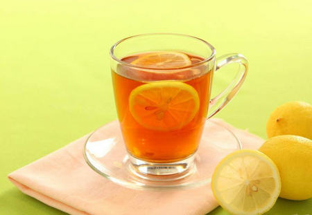  煮柠檬茶的做法和功效 柠檬茶不但好喝 效果还很好
