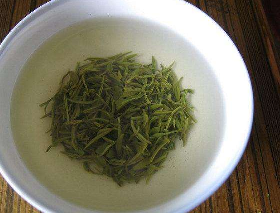  如何喝绿茶减肥 喝绿茶​减肥的冲泡步骤 绿茶的作用
