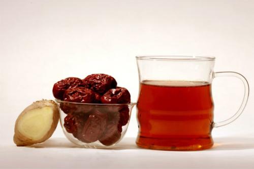  红枣红茶泡水的功效是什么 红枣茶的功效与作用有哪些