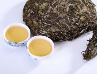  普洱茶饼的冲泡方法 用什么茶壶泡普洱茶最好 好的普洱茶汤颜色