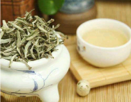  福鼎白茶的药用价值是什么 经常喝福鼎白茶的功效与作用