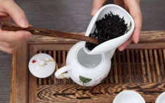  柠檬红茶的功效与作用 柠檬红茶的饮用禁忌 柠檬红茶的副作用