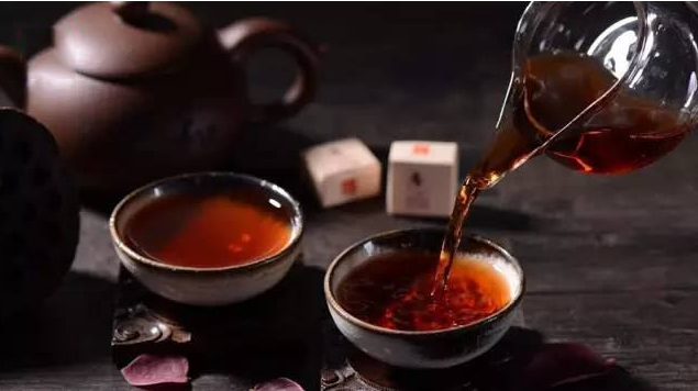  普洱茶的主要功能 女性长期饮用普洱茶的好处 喝普洱茶能抗衰老吗
