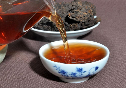  普洱的功效与作用 喝普洱茶能治疗便秘吗 普洱茶有降脂降血压的好处