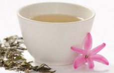  喝白茶有什么好处和坏处 喝白茶对身体的益处和坏处