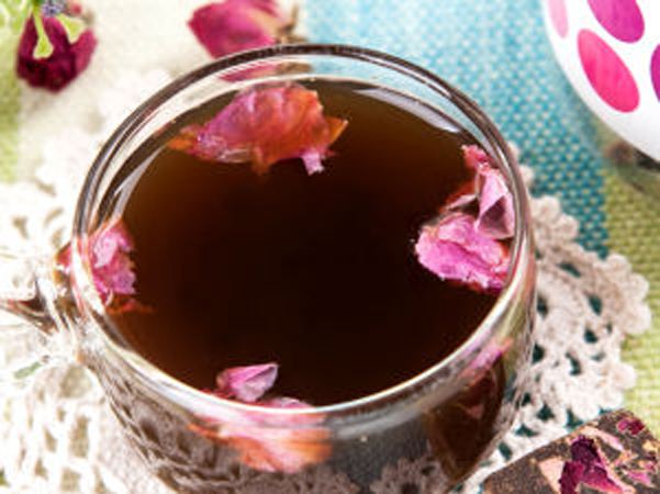  黑糖玫瑰花茶的功效怎么样？黑糖玫瑰茶的功效与作用