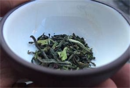  茶叶水的作用是什么？废旧茶叶水 隔夜茶叶水的