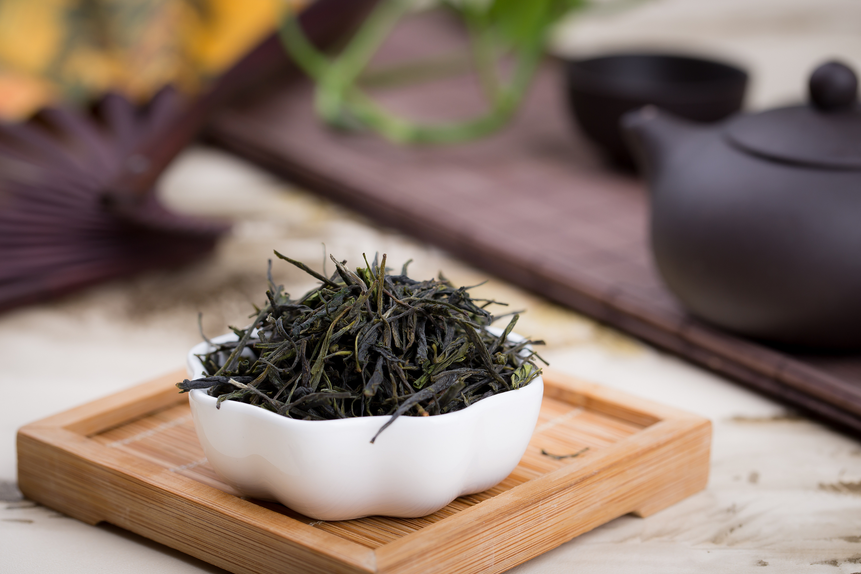  咀嚼干茶叶有什么好处 干茶叶可以长期嚼吗