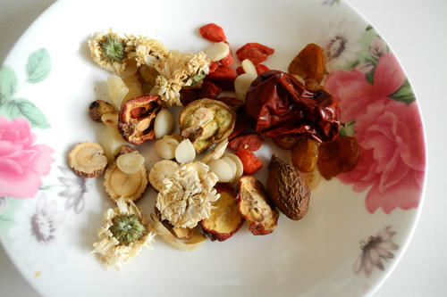  八宝菊花茶的保健作用 喝菊花茶要注意哪些事项