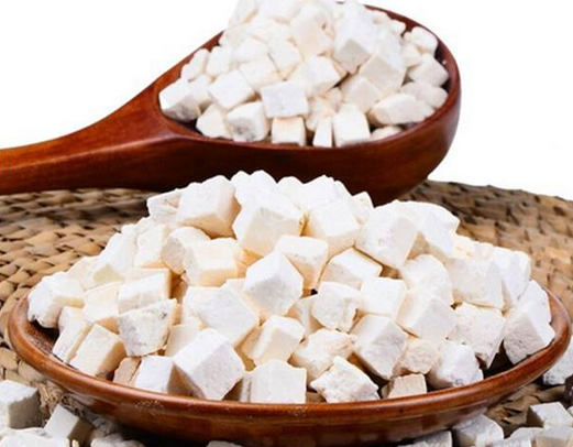  茯苓多少钱一斤 2020茯苓正常的市场价格介绍