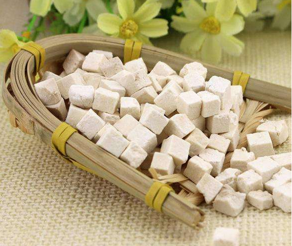  茯苓多少钱一斤 2020茯苓正常的市场价格介绍