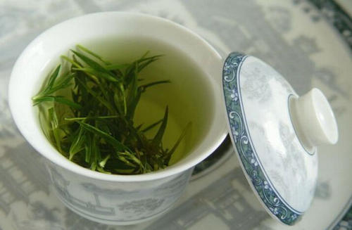  绿茶功效和禁忌症 简述饮用绿茶的好处和禁忌
