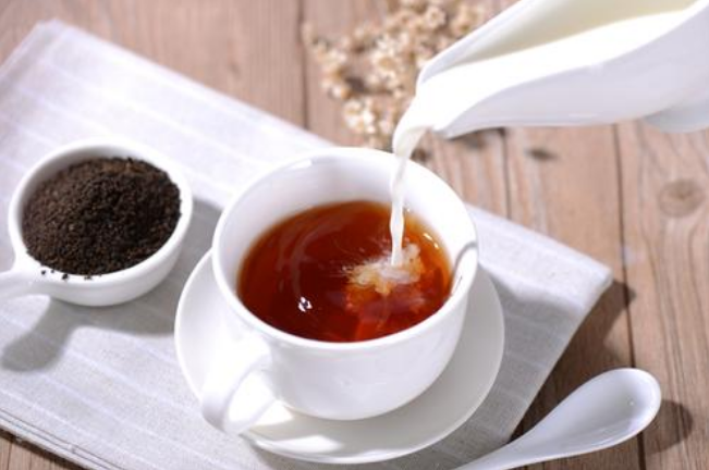  红茶牛奶的做法是什么 牛奶红茶好吃又健康的简单做法
