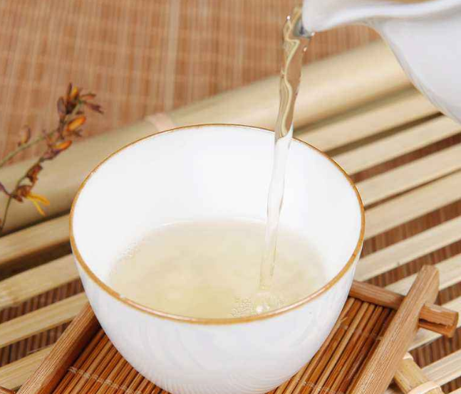 白茶冲泡方法 如何品尝白茶 白茶适合长期保存吗