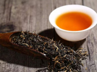 <b> 红茶和白茶有什么区别 红茶的制作工艺 白茶有退烧降火的功效</b>