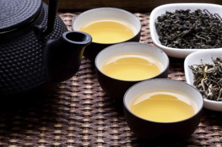  晒青绿茶的冲泡方法 泡晒青绿茶的水温与茶具的选择