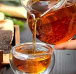  喝红茶时要注意什么 冲泡红茶的方法 泡茶多少度水温合适