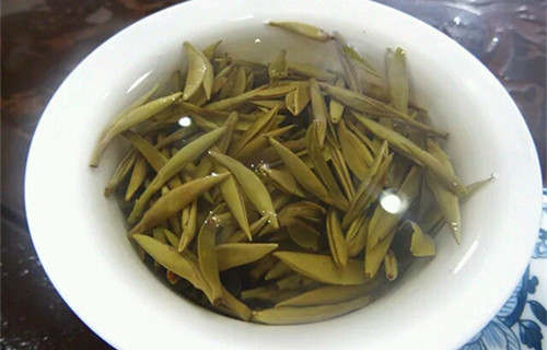  福鼎老白茶一斤多少钱 影响老白茶价格的因素有哪些
