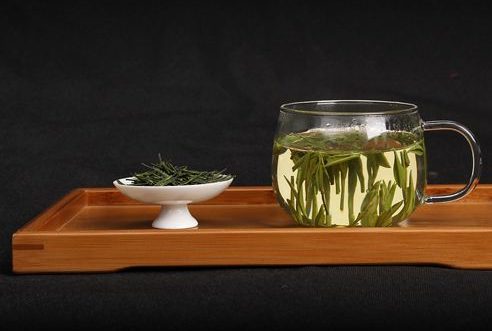  绿茶加蜂蜜的搭配方法 蜂蜜绿茶的注意事项 什么人不适合喝蜂蜜绿茶
