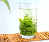  绿茶精华的功效 如何使用绿茶精华 绿茶精华对皮肤有什么好处