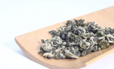 <b> 龙井茶有什么副作用 龙井什么时候喝酒最好 结石的人可以喝龙井吗</b>