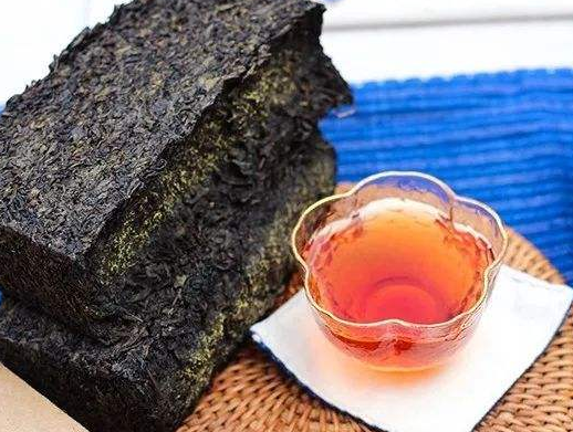  手工茯砖茶属于黑茶 茯砖茶的品质特征与制作工艺