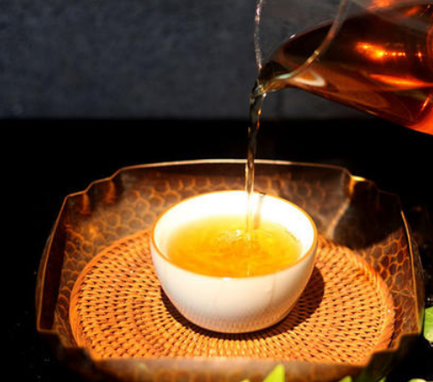  黑茶的功效 清肠胃 助消化 疏通血管 降三高 排毒护肝肾