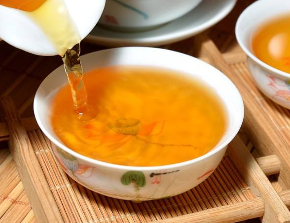  喝金骏眉的好处与作用 喝金骏眉可以降低血脂和减肥吗