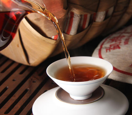  六堡茶与普洱茶的区别 六堡茶的功效 制作六堡茶的原料