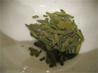  正宗龙井茶多少钱一斤 龙井价钱的决定因素及选购方式介绍