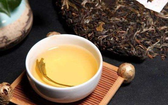  年轻人喝生茶还是熟茶好 普洱生茶和熟茶味道相同吗 普洱生熟茶的功效