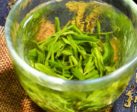  喝绿茶的禁忌与注意事项 喝绿茶的副作用 吃药时能喝绿茶吗