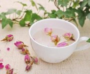 <b> 玫瑰茶搭配功效 20种玫瑰茶搭配技巧和功效</b>