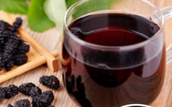  喝桑葚酒的功效与作用 喝桑葚酒的益处你知道多少