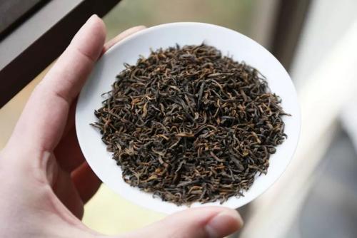  如何分辨普洱茶茶叶春茶或秋茶哪个好