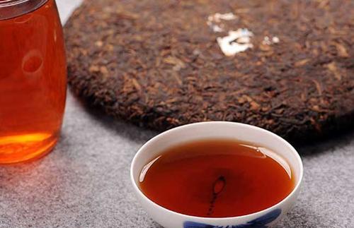 普洱是生茶还是熟茶好 熟茶与陈年生普的利弊分析