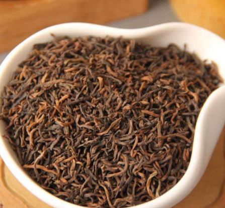  普洱茶怎么喝好 正确饮用普洱茶的技巧 普洱分为散茶和紧压茶