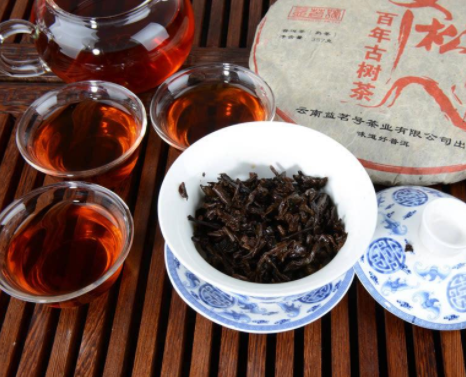  什么是普洱茶 普洱茶是红茶吗 普洱生茶与熟茶的加工有什么不同