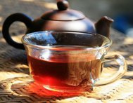 <b> 普洱茶是生茶还是熟茶 普洱生茶与熟茶的作用功效</b>