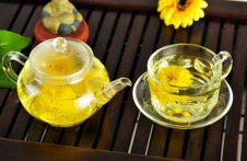  荷叶菊花茶栀子的功效与作用及禁忌有好多种？喝菊花茶的注意事项